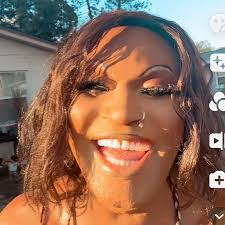 Andrea Mahone's Instagram, Twitter & Facebook