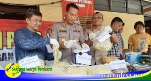 Pabrik yang memproduksi mie berformalin di garut, jawa barat dibongkar aparat kepolisian.1 orang pemilik usaha ditahan polisi. Pabrik Mie Di Gringsing Kebakaran Pabrik Mie Instan Di Tangerang Cerchi La Mappa Di Gringsing O La Piantina Di Gringsing