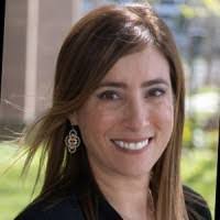 Jennifer Rizk's Instagram, Twitter & Facebook