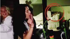 Point your camera at the qr code to download tiktok. Viral Tarian Tiktok Dengan Latar Belakang Adegan Seks Tak Sengaja Terekam Ditonton 3 5 Juta Kali Serambi Indonesia