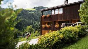 From high end international chain hotels to family run san martino in badia has many attractions to explore with its fascinating past, intriguing present and exciting future. Apartments In Piccolino San Martino In Badia Kronplatz
