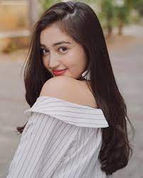 Rambut merupakan salah satu mahkota kecantikan dan kuncian untuk bisa tampil menawan. Model Rambut Pendek Ala Artis Wanita Agar Terlihat Manis