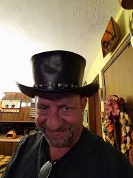 Has anyone ever replaced their hat band from the buckle set that comes with  the hat and if so could you post a picture?