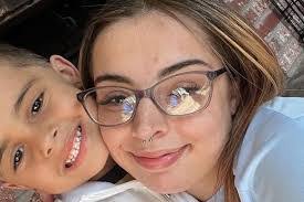 Kelly Pelletier's Instagram, Twitter & Facebook