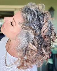 Plant based colors are good for covering gray hair by way of giving hints. Transitioning To Gray Hair 101 New Ways To Go Gray In 2021 Hadviser