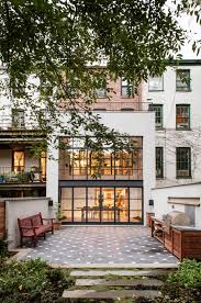 Green Eyed Real Estate A Look Inside 6 Envy Inducing New York City Homes House Exterior Townhouse Garden Architecture