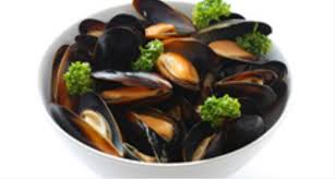 La consistenza del sugo è molto cremosa grazie alla lunga cottura degli ingredienti. Guazzetto Di Frutti Di Mare Alla Genovese Saporie