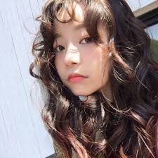 Carrying the perfect curls around in style is one thing, taking care of them rightly is another! Peachiebabe Ulzzang Girl Ulzzang Hair Hair