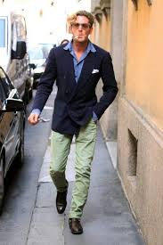 Nel nostro negozio di abbigliamento bambini e ragazzi, un ampio spazio è dedicato esclusivamente ai teenagers e accoglie per loro tutte le collezioni moda più nuove per vestire i alle più recenti tendenze della moda abbigliamento per ragazzi dagli 8 ai 16 anni. Lapo Elkann 40 Anni In 50 Look Uomini Stili Di Strada Moda Maschile Casual Stili Di Moda Maschile