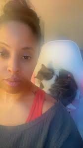 She think I’m her scratch post 😡