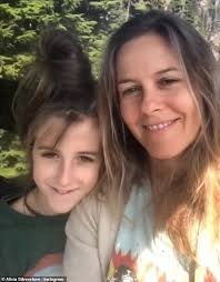 Official facebook profile for alicia silverstone, actress, author of the kind. Alicia Silverstone Shares A Loving Birthday Tribute Video For Her Son Bear As He Turns 10 Daily Mail Online