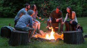 Dies kann vor allem dann passieren, wenn die feuerschale nicht angemessen genutzt wird oder gar gegenstände verbrannt werden, die sich zur verbrennung nicht eignen. Achtung Funkenflug Darf Ich Im Garten Ein Feuer Machen Ratgeber Bild De