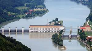 Am morgen lag der wasserstand der donau in passau bei 8,19 metern und damit unterhalb der höchsten hochwasserwarnstufe von 8,50 metern. Passau An Der Donau Droht Die Hochste Hochwasser Warnstufe Augsburger Allgemeine