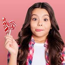 Amazon.com : Red White Twisty & Swirl Lollipops 32pk (16 Twist & 16 Swirl),  Valentine's Day Lollipops Candy Individually Wrapped Bulk