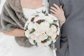 Highlight your winter wedding date with a gorgeous bouquet, bursting with seasonal charm. 15 Perfect Winter Wedding Bouquets Cheers And Confetti Blog By Eventective