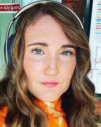 Amy Simms's Instagram, Twitter & Facebook