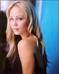 Channel Surfing: Laura Vandervoort to Return to <i>Smallville, Terra  Nova</i> Comic-Con Confusion, Nikki Finke