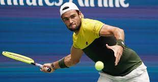 Matteo berrettini poses with the trophy. Matteo Berrettini On His Ankles And Ajla Tomljanovic S Parents