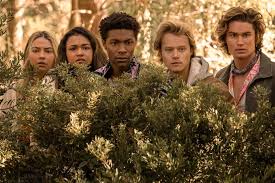 Oltre all'annuncio iniziale della serie, è stato riportato che chase stokes, madelyn cline, madison bailey, jonathan daviss, rudy pankow, austin north, charles esten e drew starkey sono stati scelti per interpretare ruoli da protagonisti. Bild Zu Madelyn Cline Bild Chase Stokes Jonathan Daviss Madelyn Cline Madison Bailey Rudy Pankow Filmstarts De