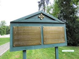 Parcul dendrologic din jurul castelului a fost infiintat de vicecomitele andras forray, in anul 1514, care a fost domn de pamant si a avut mosie in zona savarsinului. Castelul Regal Savarsin Fotos Facebook