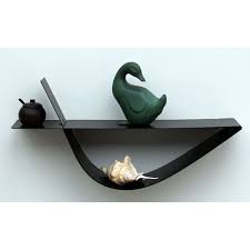 Une étagère murale sobre, parfaite pour exposer en légèreté vos objets. Etagere Murale Design Et Decorative En Metal Noir Etagere Moderne