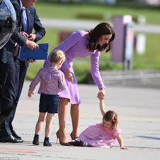 Juli 1798 in berlin als drittes kind und älteste tochter von könig friedrich wilhelm iii. Princess Charlotte Has A Tantrum Refuses To Board Plane Daily Mail Online