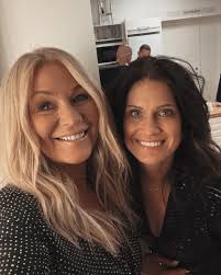 På besök i Trollhättan och ett dopp i Öresjö 🐬🐬 @gudingen  #imorgonskadetregna @ Garnviken Öresjö