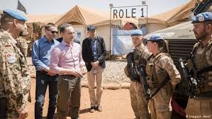 Die bundeswehr hat in mali um die tausend soldaten stationiert und ist gemeinsam mit anderen nationen in einem riesigen camp nahe dem flugfeld von gao untergebracht. Germany Reckons With A Long Troop Deployment In Mali Africa Dw 28 02 2019