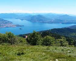 Der Mottarone Ein Balkon Mit Blick Auf Den Lago Maggiore