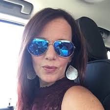 Lori Abramson (@loribeaner)