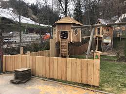 We are situated right next to the start of the komperdellbahn and alpkopfbahn gondola cable car lift and the sunliner gondola cable car lift to the murmliwasser water fun park, the högsee fun area and the serfaus and fiss experience worlds: Annas Garten Appartements Naturidea