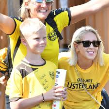 Sveriges herrlandslag i fotboll, blågult, med friends arena som nationalarena, 2 representerar sverige i fotboll på herrsidan. Rpf6r3ikj7sgqm