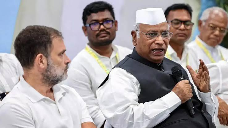 संसद के विशेष सत्र से पहले कांग्रेस ने जारी किया तीन-लाइन का व्हिप, सांसदों को दिया ये खास निर्देश - congress issues three line whip ahead parliament special session ...