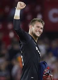Scotland captain andy robertson hits a first time strike but czech republic keeper tomas vaclik is able to push it wide during their euro 2020 tie. La Gran Noche Del Portero Tomas Vaclik Tras El Susto Vivido Con Su Hija De Tres Anos Foto 1
