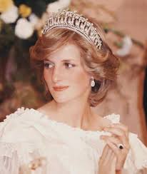 威尔斯王妃戴安娜（英语：diana, princess of wales，1961年7月1日－1997年8月31日），婚前称戴安娜·法兰西斯·史宾沙女勋爵（英语：lady diana frances spencer），被大众称为戴安娜王妃（英语：princess diana，中文简称戴妃），她是英国王. æˆ´å®‰å¨œçŽ‹å¦ƒè¿™ä¸ªæ—¶å°šip ç©¶ç«Ÿè°èƒ½æˆåŠŸå¤åˆ¶ æ‰‹æœºæ–°æµªç½'
