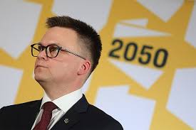 Jego ugrupowanie polska 2050 powiększyło się o dwójkę parlamentarzystów, a w kuluarach sejmowych mówi się, że na tym transfery. Tag Szymon Holownia
