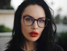 Love black? 😉💋Here's our classic pair that can be your next all-time  favorite! 👉Swipe to see how the S939 adds fierce to @teelalaroux's  gorgeous look! Style: S939 Shop: https://bit.ly/2KRIhbZ