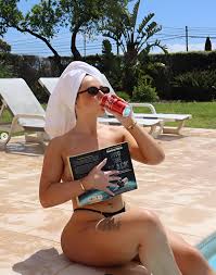 Jully Lov - BCAMS MAGAZINE