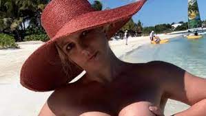 Strip erheitert Fans - Völlig ungeniert: Britney pudelnackt am Strand |  krone.at