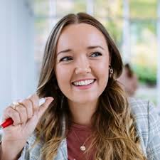 Kaitlin Mckenzie's Instagram, Twitter & Facebook