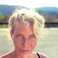 Michelle Hellmann's Instagram, Twitter & Facebook