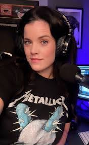 Julie Magner's Instagram, Twitter & Facebook