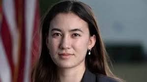 取得名校碩士19歲華裔女當選美國議員- 國際- 即時國際