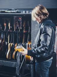 How many strings are in keith urban player? Keith Urban On Dumbles Unsung Guitar Heroes And Why There S Nothing Like Your Amp Hitting The Back Of Your Shins Guitar Com All Things Guitar