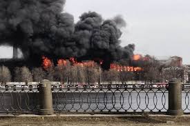 На место пожара приехал бывший директор невской мануфактуры посмотреть что осталось от здания. Dn90bg Osookpm