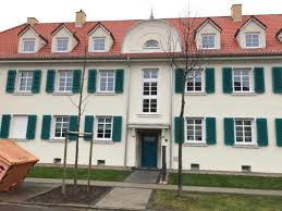 Die wohnungen sind modernisiert, haben einen optimalen zuschnitt und sind auch in bezug auf die nebenkosten sehr attraktiv. 5 Zimmer Wohnung Zu Vermieten Haberstrasse 51 06237 Sachsen Anhalt Leuna Mapio Net