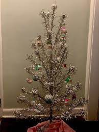 Vintage 1950s 5 Ft Silver Aluminum Tinsel Christmas Tree W Pom Poms Ebay In 2021 Tinsel Christmas Tree Aluminum Christmas Tree Vintage Aluminum Christmas Tree