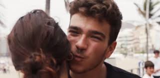 Tornarem a fer dos petons quan hagi acabat la pandèmia?