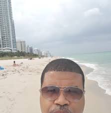 Before Irving or Iverson there was Tim Hardaway. The man who INVENTED the  modern crossover!