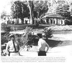 The most personal presley news that ap and upi dispensed to newspapers in the 1950s involved the events surrounding the death of elvis's mother, gladys presley, on august 14, 1958. Gladys Love Presley S Nee Smith April 25 1912 August 14 1958 Funeral At Forest Hill Cemetery In Memph Elvis Presley Graceland Elvis Elvis Presley Family